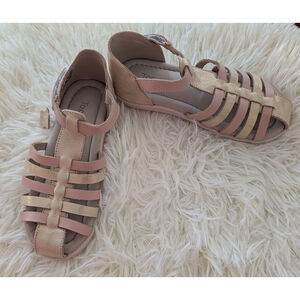 NWOT Girls Top Model Charming Peruvian Leather Sandals Size 30